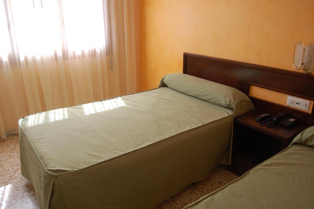 Hotel Balfagón Calanda Szoba fotó