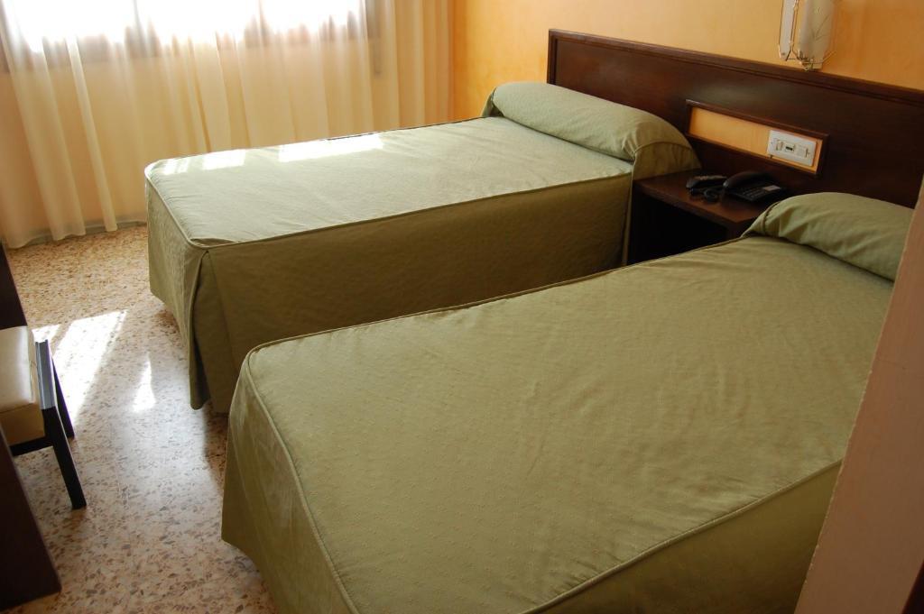 Hotel Balfagón Calanda Szoba fotó