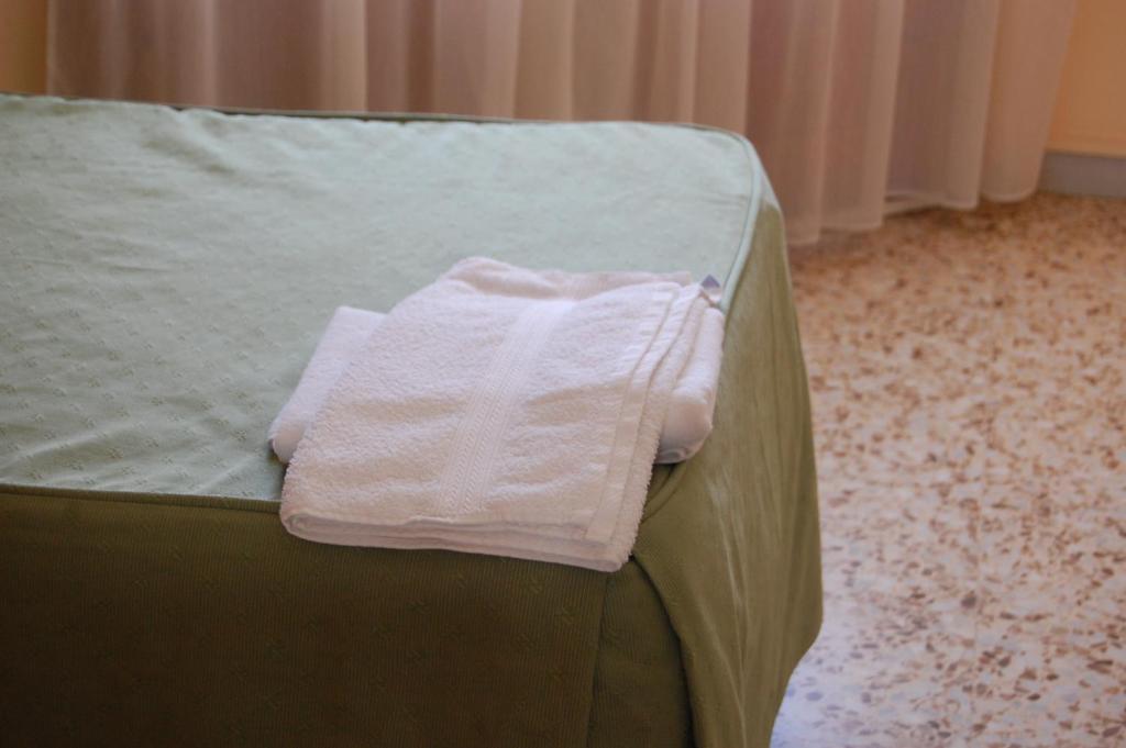 Hotel Balfagón Calanda Szoba fotó